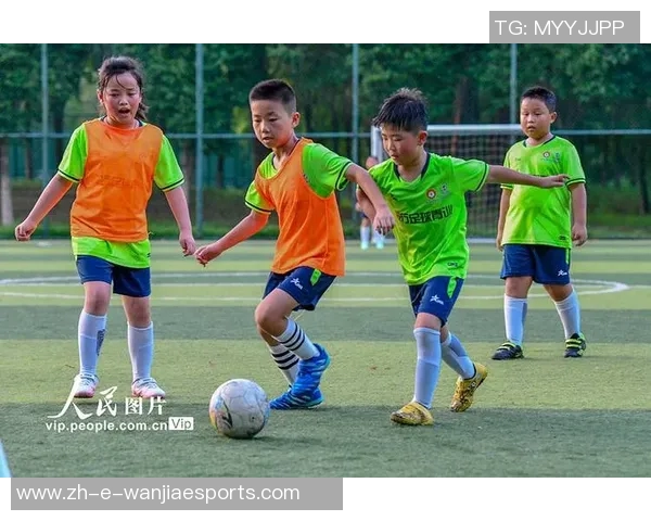 足球场上的小球星风采集锦展现少年足球天赋与激情